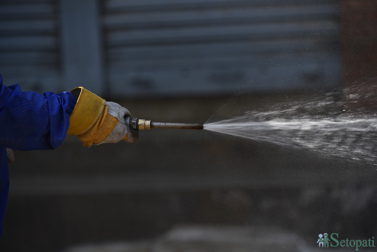 https://raracms.setopati.com/uploads/shares/2020/sujita/spray at kathmandu/Disinfection spraying (1).JPG